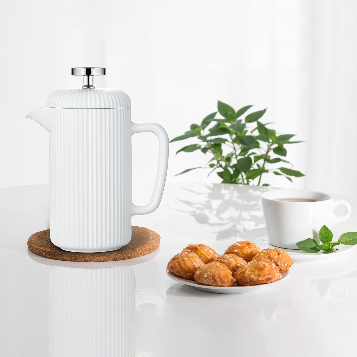 Porcelain French Press 22 fl oz Coffee Tea Maker with Stainless Steel Plunger Ivory Y592853